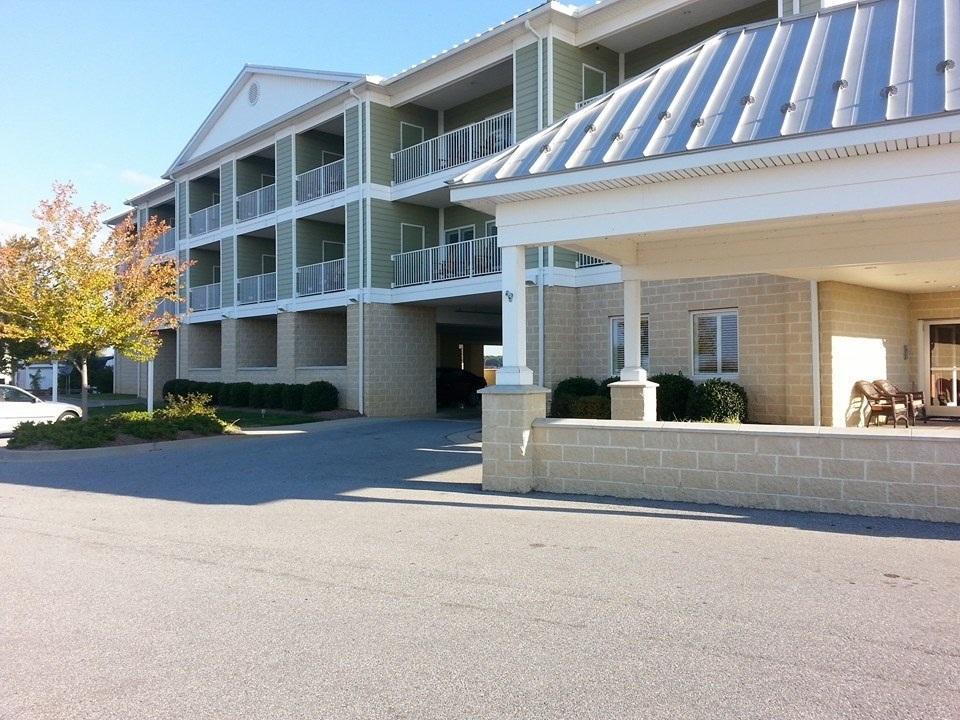 Island Inn & Suites, Ascend Hotel Collection Piney Point Exteriér fotografie