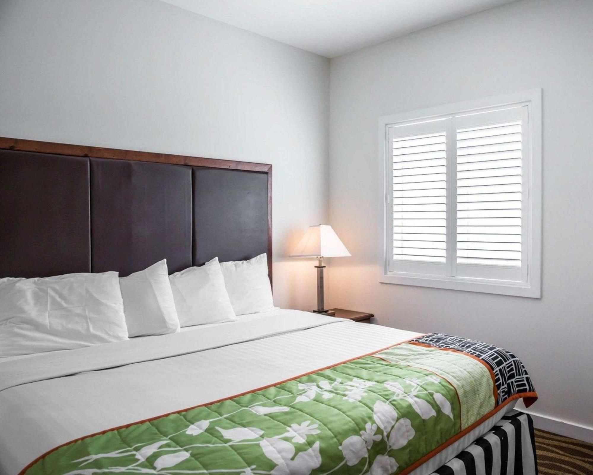 Island Inn & Suites, Ascend Hotel Collection Piney Point Exteriér fotografie