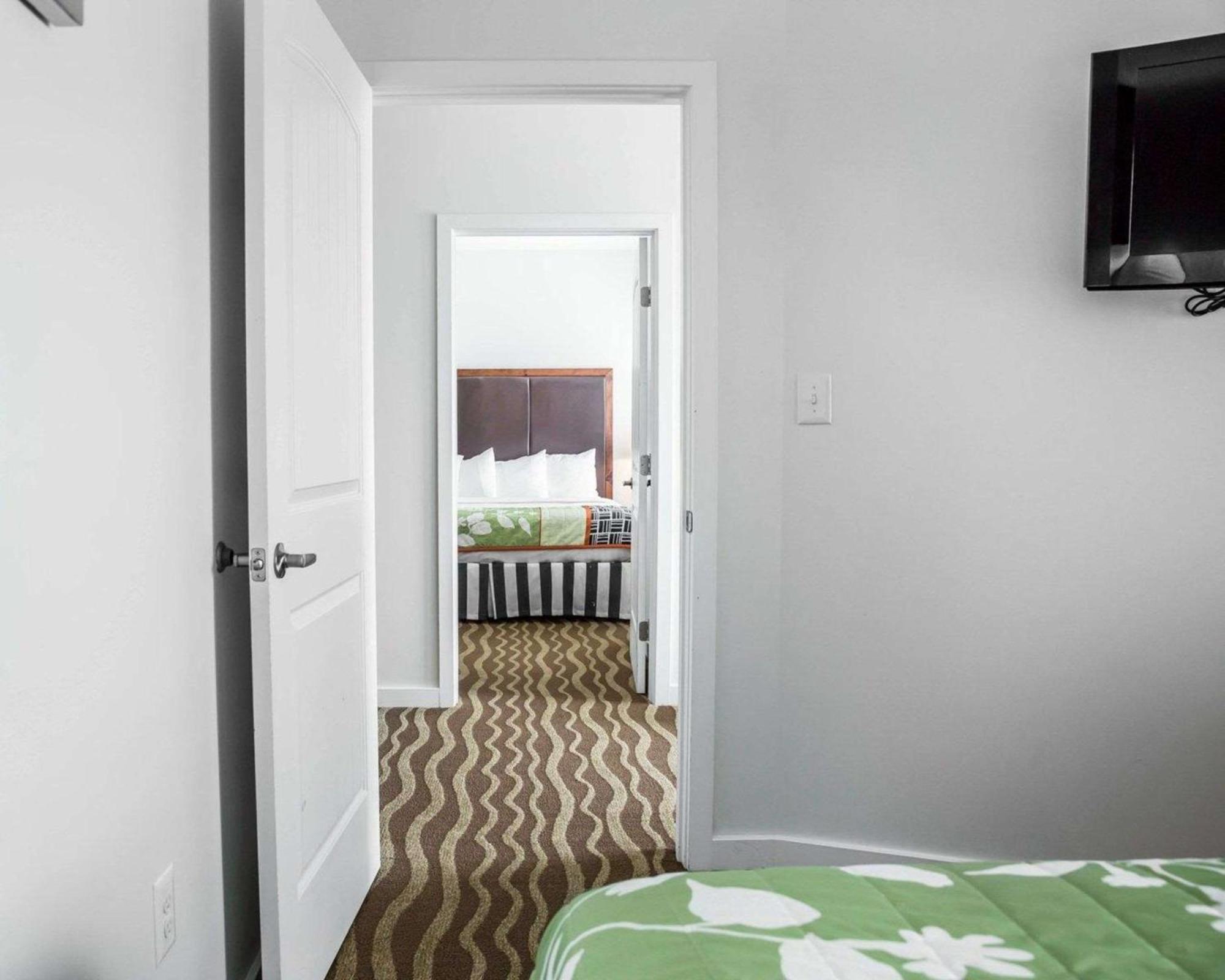 Island Inn & Suites, Ascend Hotel Collection Piney Point Exteriér fotografie