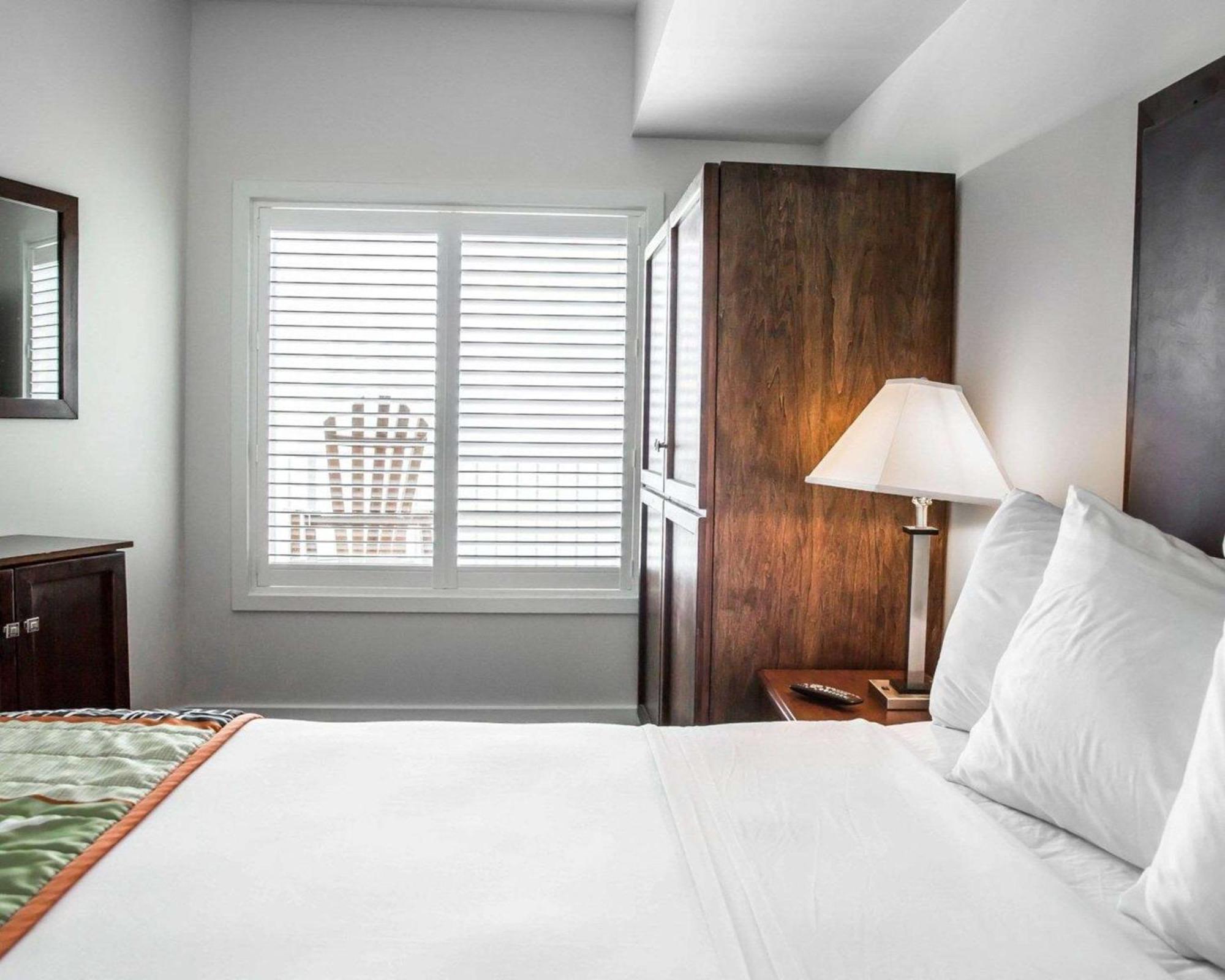 Island Inn & Suites, Ascend Hotel Collection Piney Point Exteriér fotografie