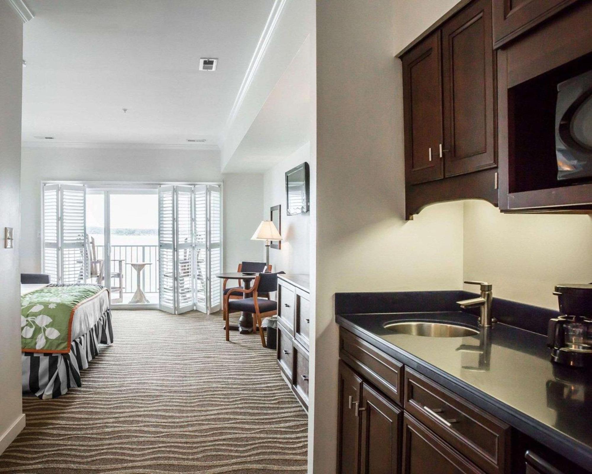 Island Inn & Suites, Ascend Hotel Collection Piney Point Exteriér fotografie