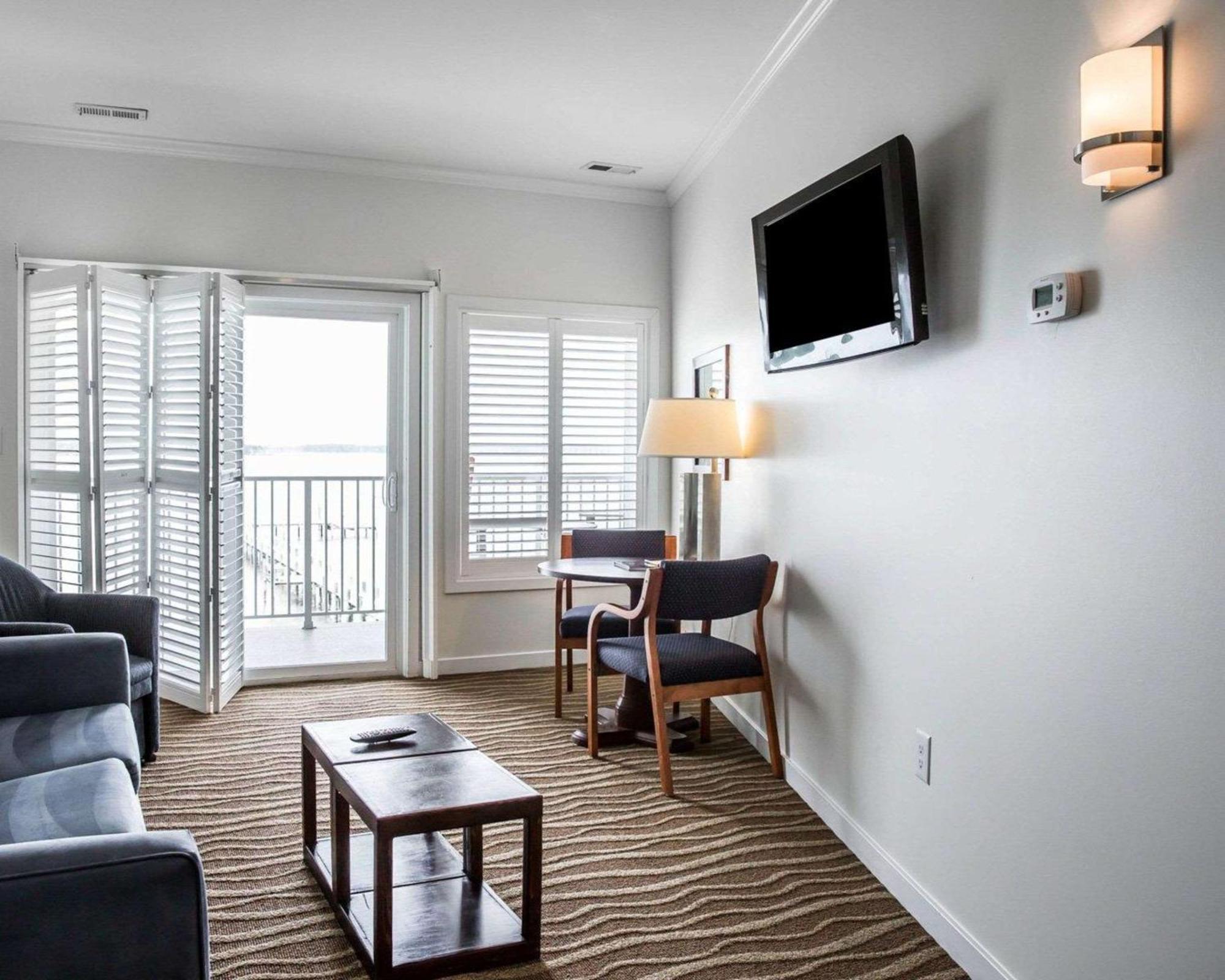 Island Inn & Suites, Ascend Hotel Collection Piney Point Exteriér fotografie
