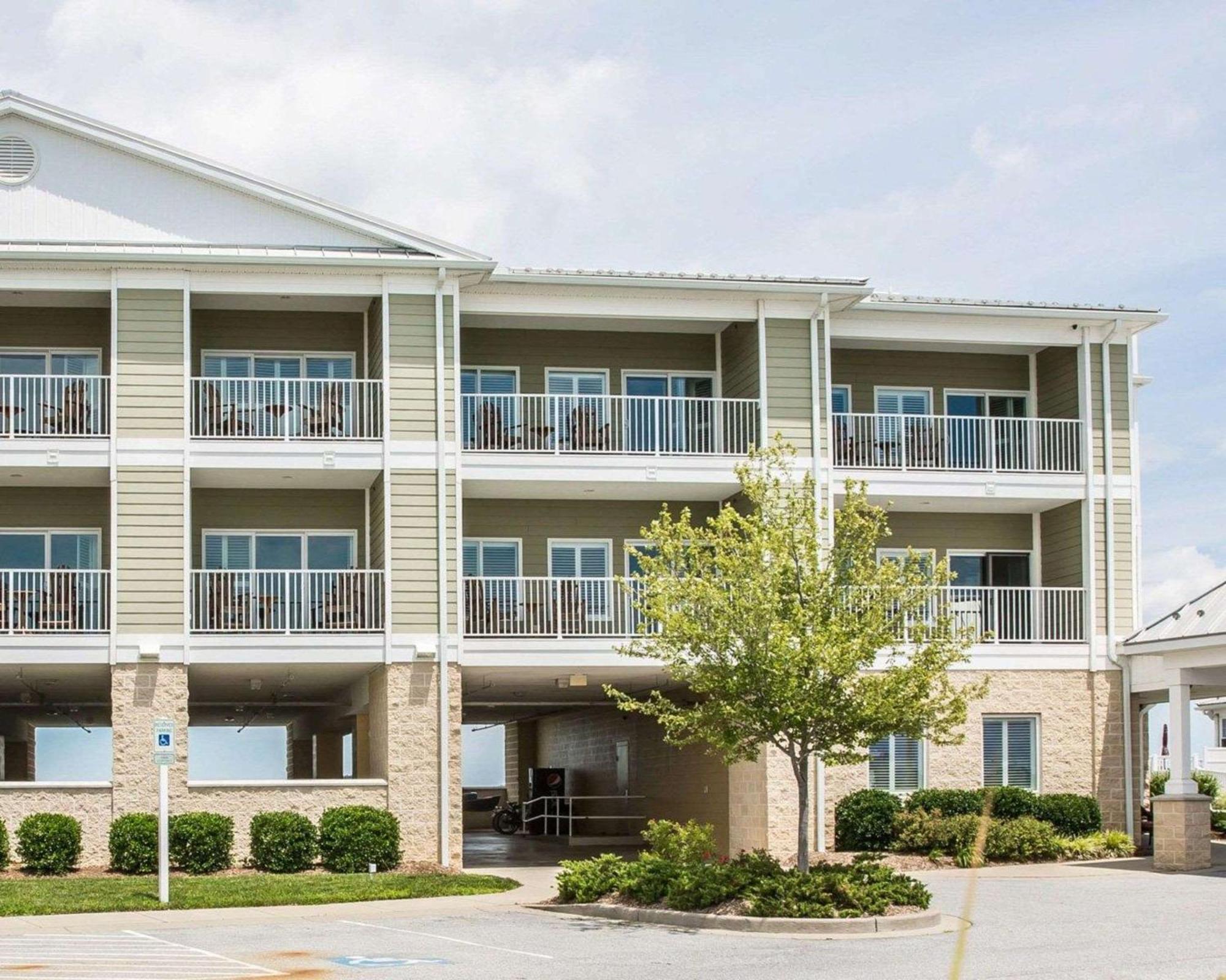 Island Inn & Suites, Ascend Hotel Collection Piney Point Exteriér fotografie